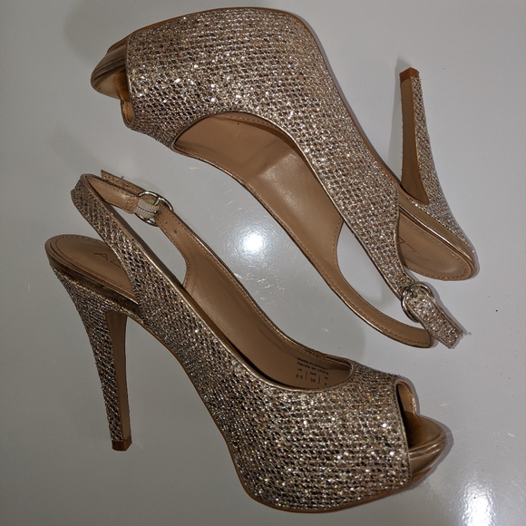 Gold Open Toe Pump Sandal, 8.5 from Aldo. - Picture 5 of 7